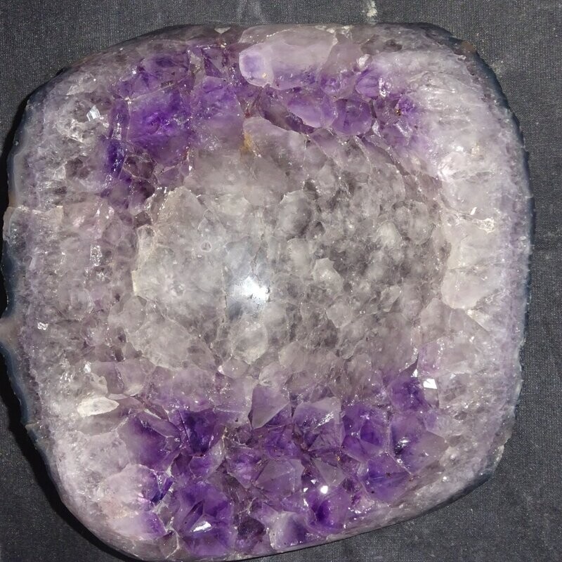 Kristallschale: Amethyst auf Bergkristall 1 Kristallschale: Amethyst auf Bergkristall 1