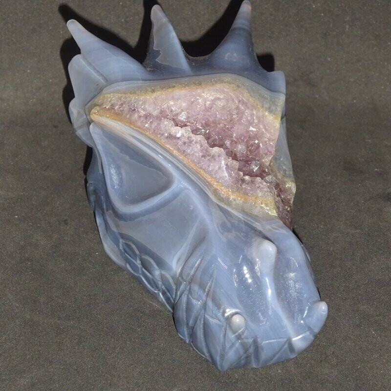 Drachenkopf: Achat mit Amethyst Druse Drachenkopf: Achat mit Amethyst Druse
