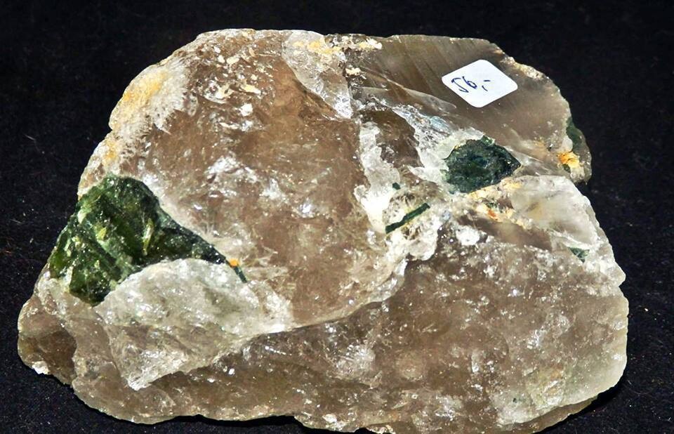 Einzelstück: Rauchquarz Citrin Rohaggregat mit grünem Turmalin