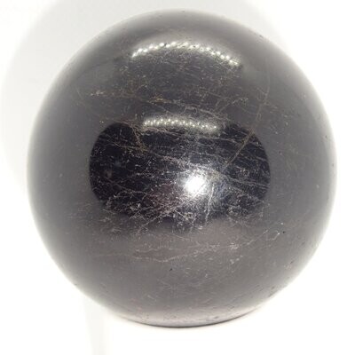 Kristallkugel: Turmalin 1, schwarz