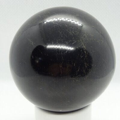 Kristallkugel: Turmalin, schwarz