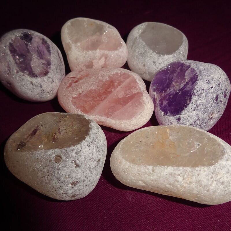 Dracheneier: Amethyst, Rosenquarz oder Bergkristall Dracheneier: Amethyst, Rosenquarz oder Bergkristall
