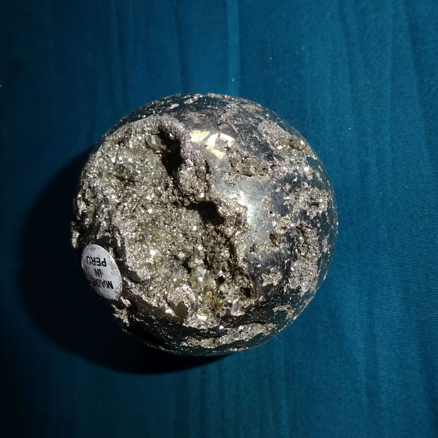 Kristallkugel: Pyrit 1