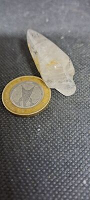 Kristallschädel: Traveller aus Turmalinquarz mit Golden Healer Quarz