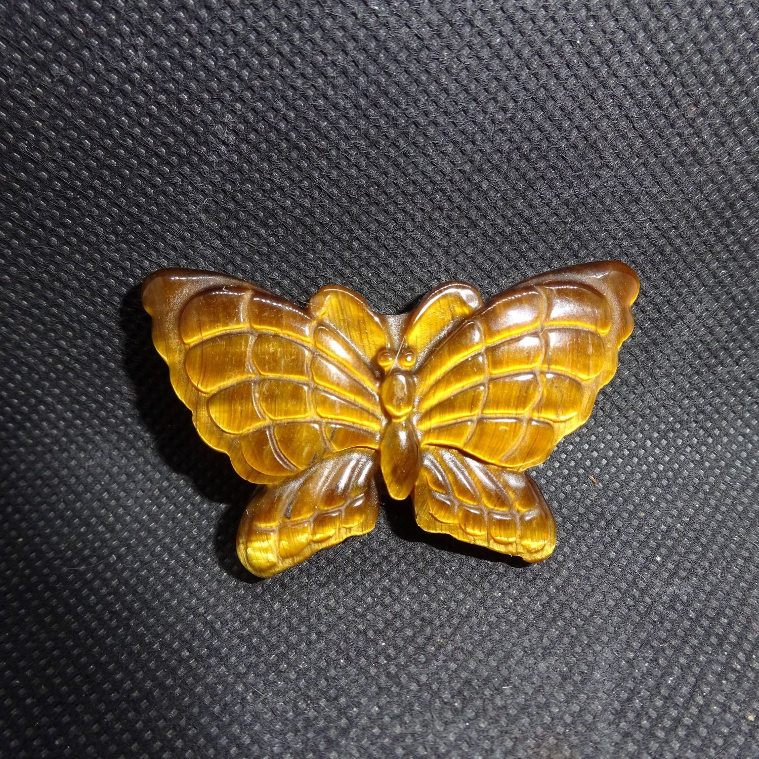 Krafttier: Schmetterling aus Tigerauge