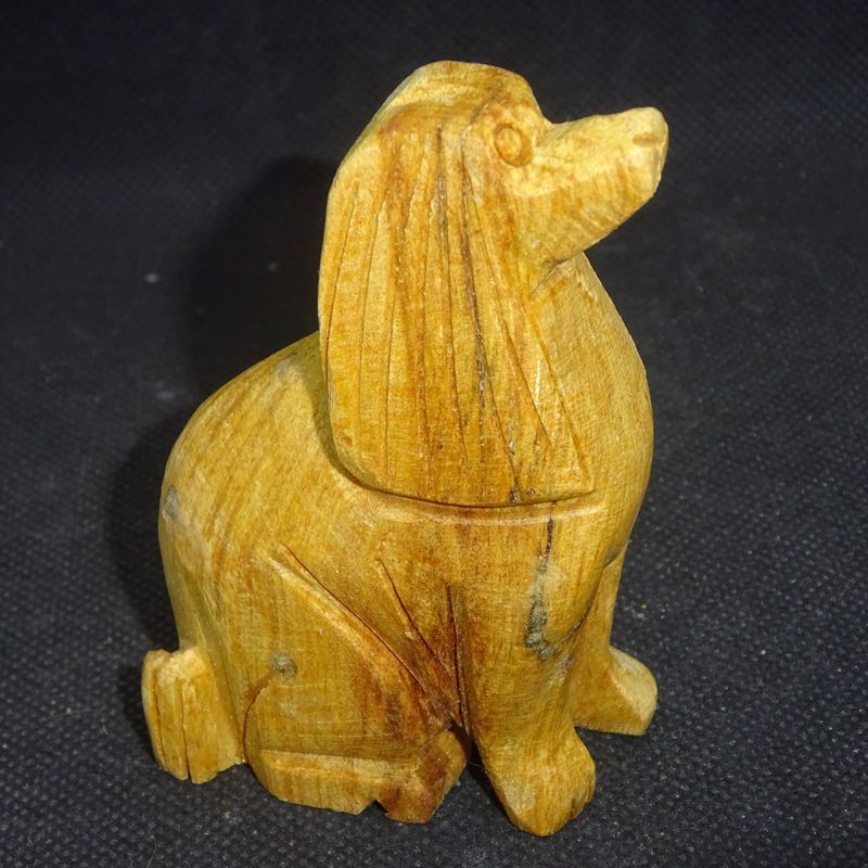 Krafttier: Hund aus Palo Santo Krafttier: Hund aus Palo Santo