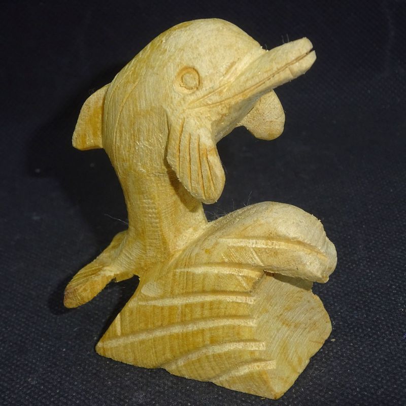 Krafttier: Delfin aus Palo Santo Krafttier: Delfin aus Palo Santo