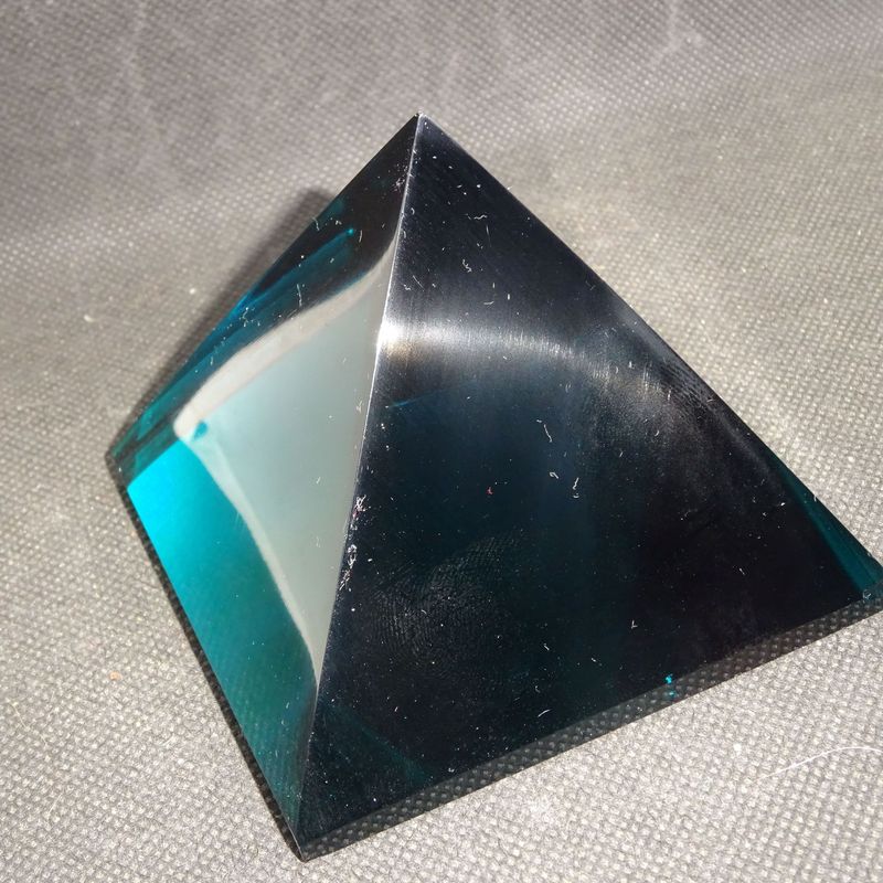 Kristallpyramide: Obsidian (Kristallglas) Petrol 1 Kristallpyramide: Obsidian (Kristallglas) Petrol 1