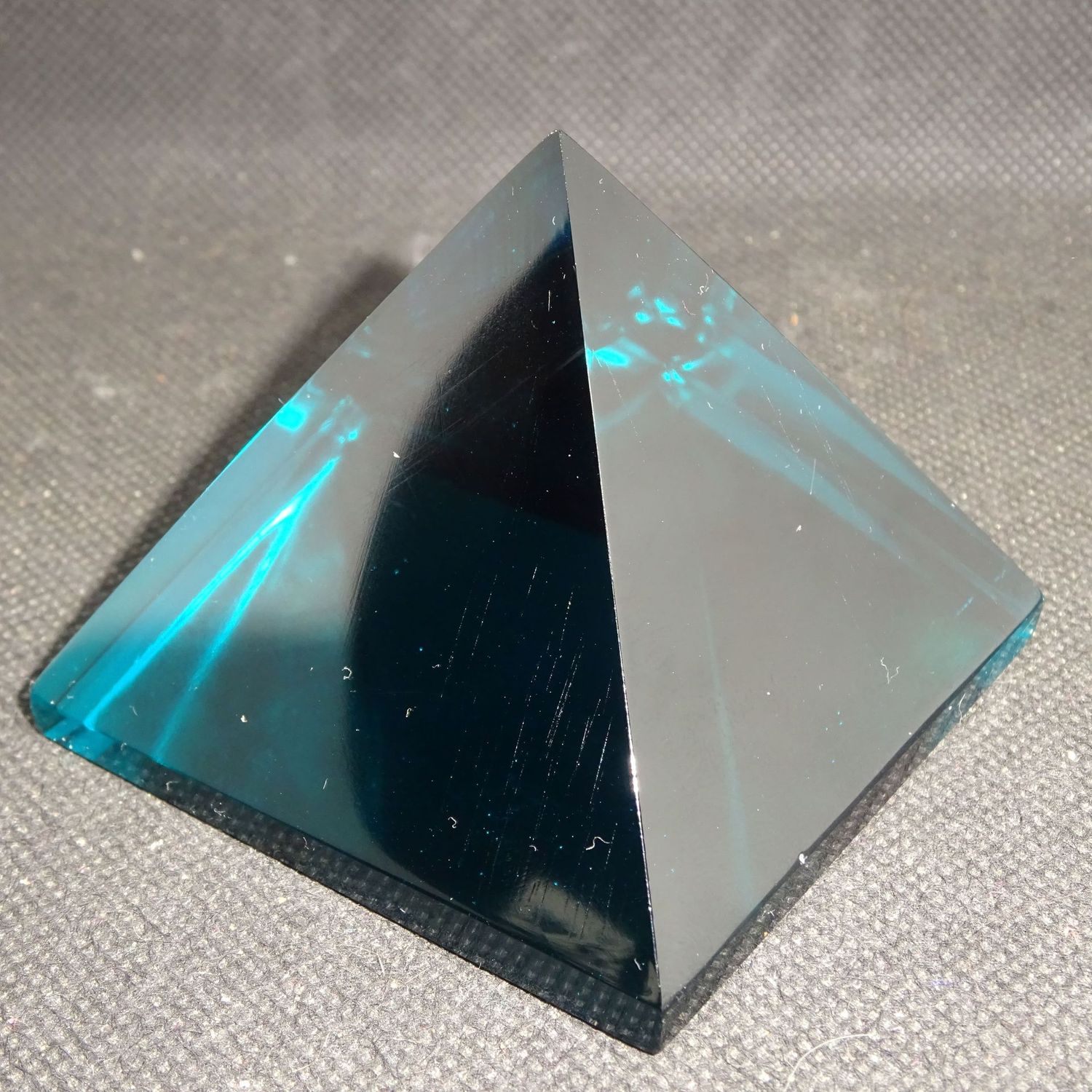Kristallpyramide: Obsidian (Kristallglas) Petrol 4