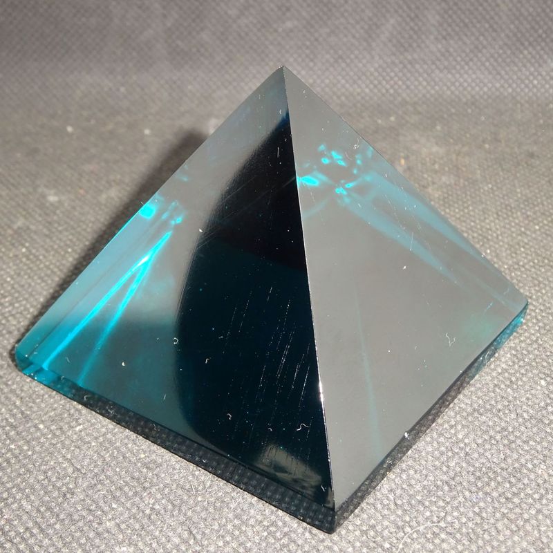 Kristallpyramide: Obsidian (Kristallglas) Petrol 4 Kristallpyramide: Obsidian (Kristallglas) Petrol 4