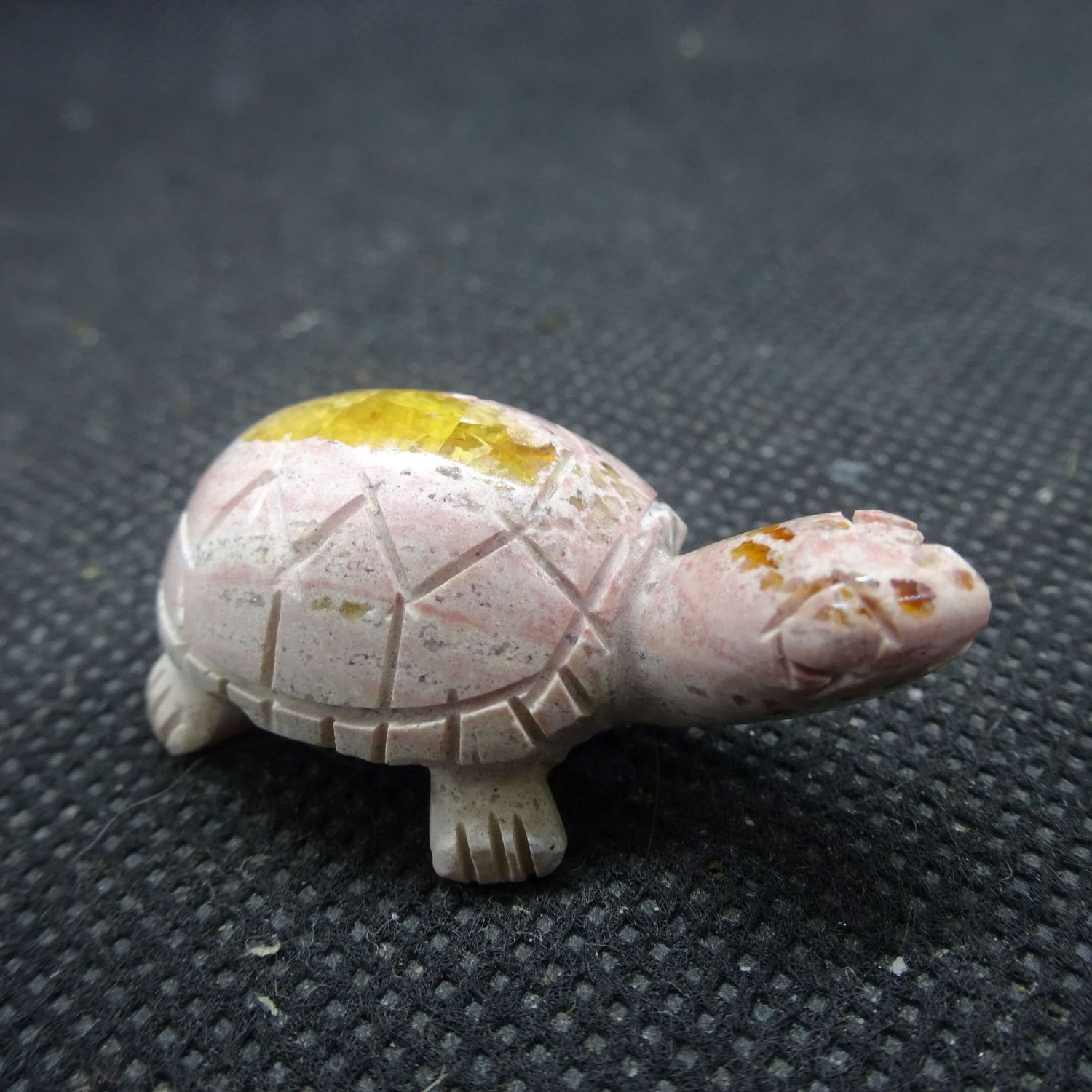Krafttier: Schildkröte aus Opal in Muttergestein 1