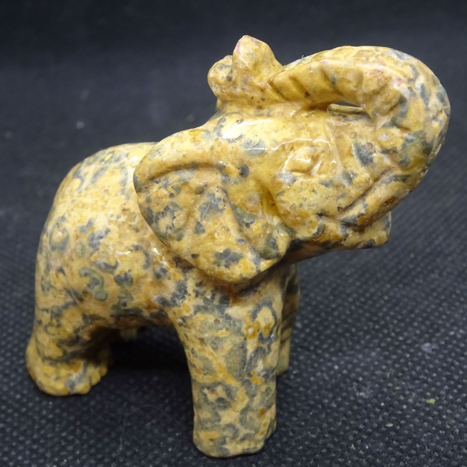 Krafttier: Elefant aus Jaspis