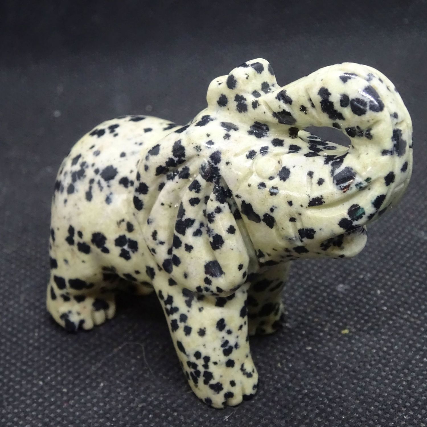 Krafttier: Elefant aus Dalmatiner Jaspis