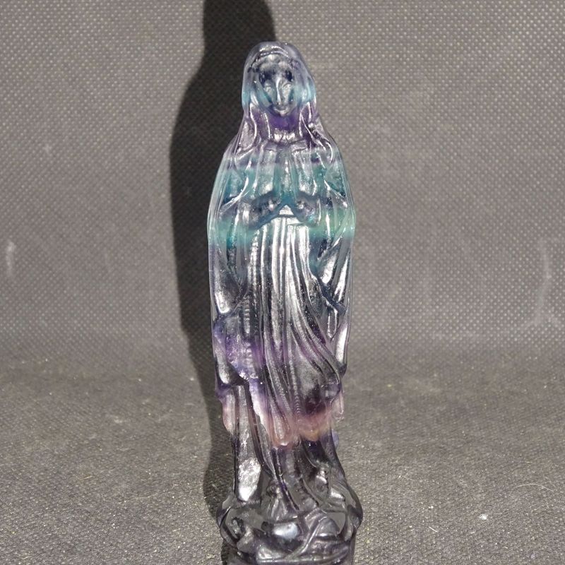 Göttin Maria: aus Regenbogenfluorit 1 Göttin Maria: aus Regenbogenfluorit 1