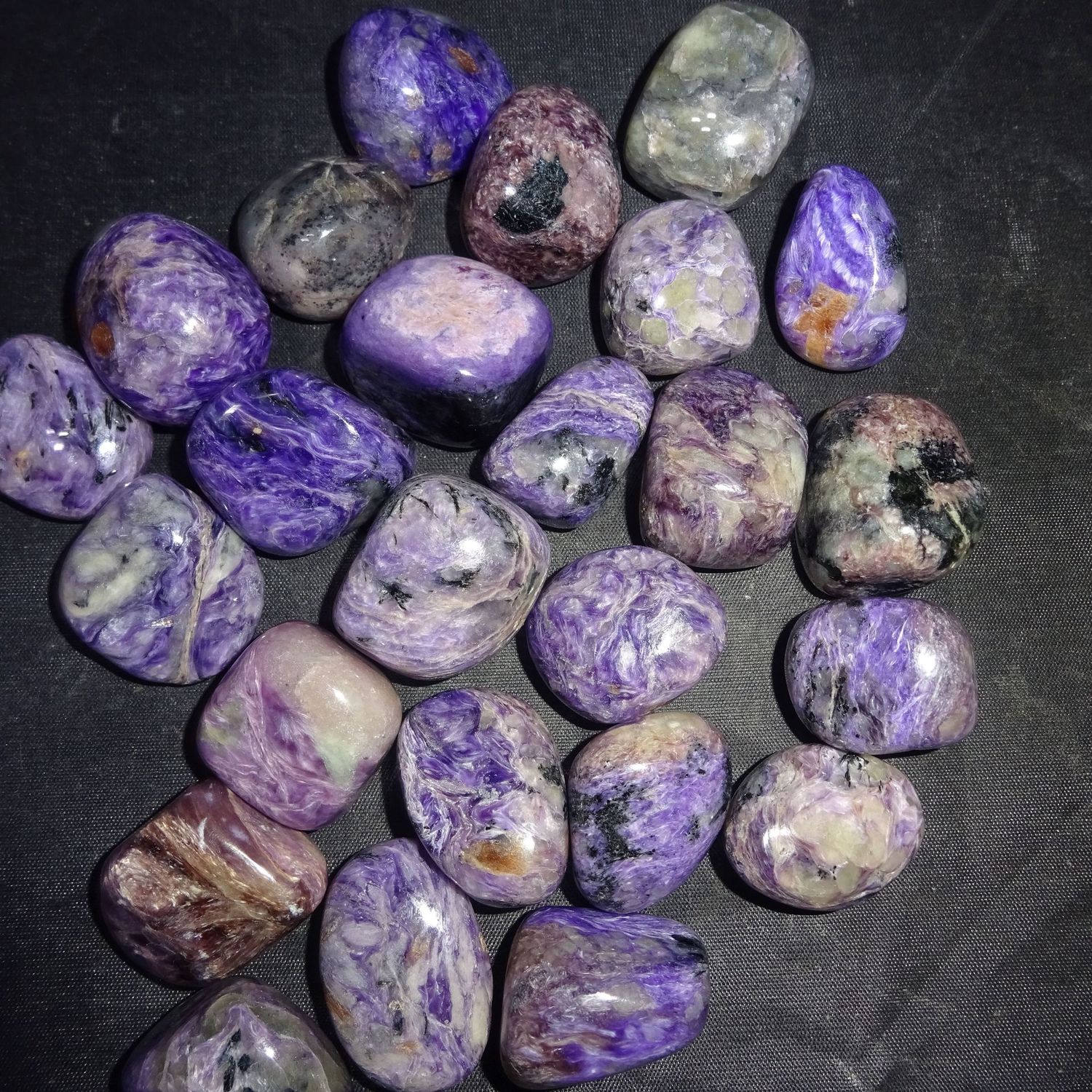 Trommelsteine: Charoit