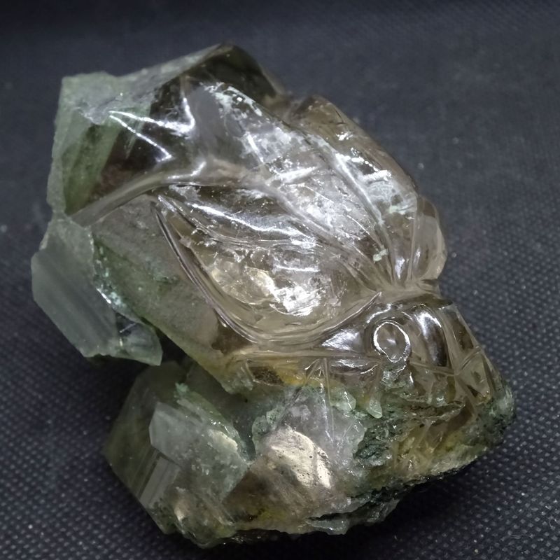 Drachenkopf: Quetzalcoatl aus Citrin mit Chlorit Drachenkopf: Quetzalcoatl aus Citrin mit Chlorit