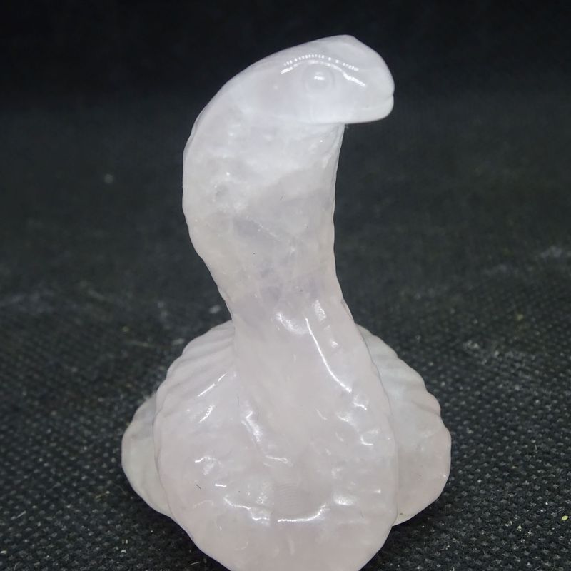 Krafttier: Schlange aus Rosenquarz Krafttier: Schlange aus Rosenquarz