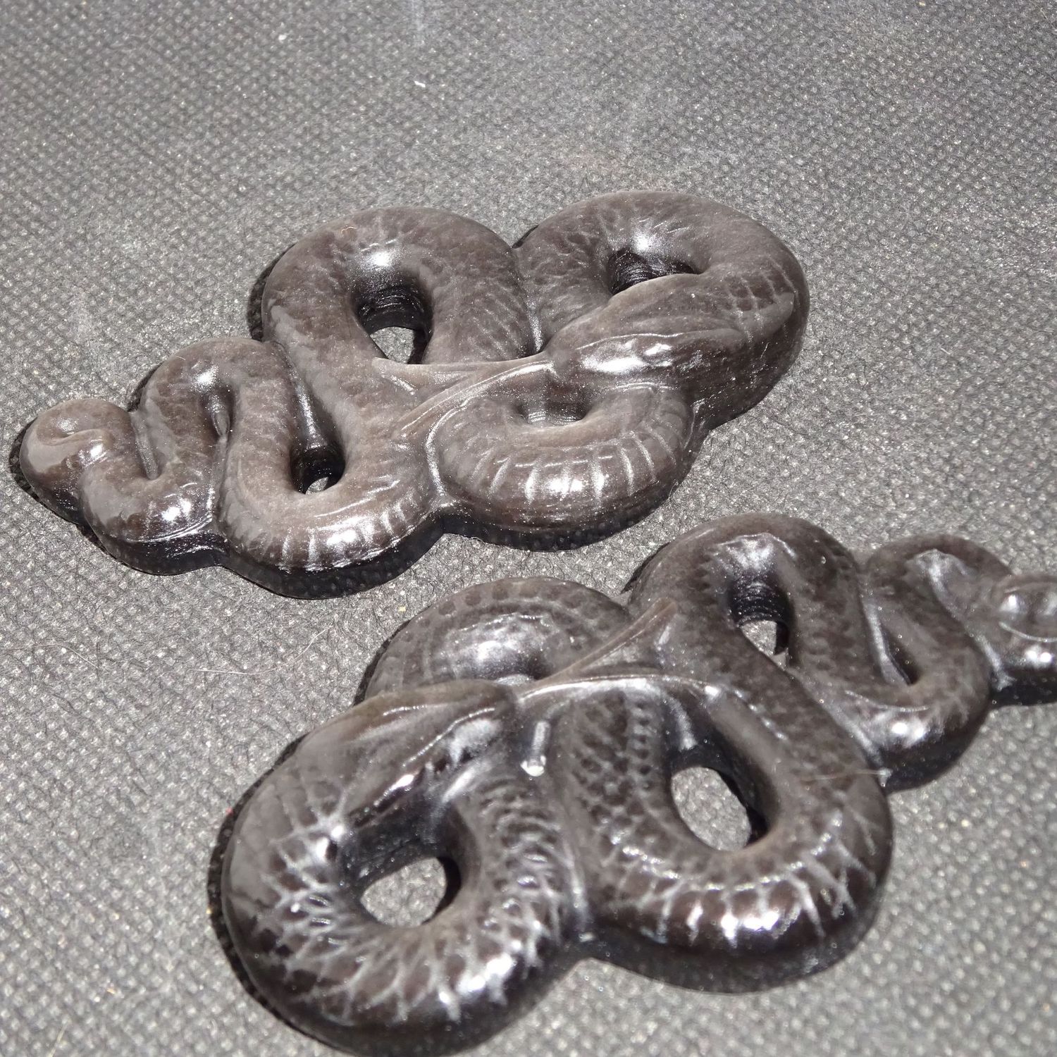 Krafttier: Schlange aus Silberobsidian