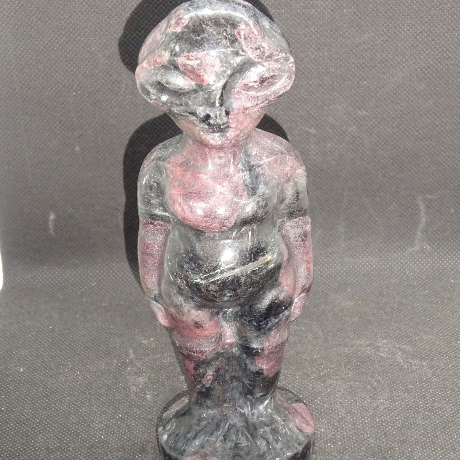 Urmutter: Granat in Muttergestein 2