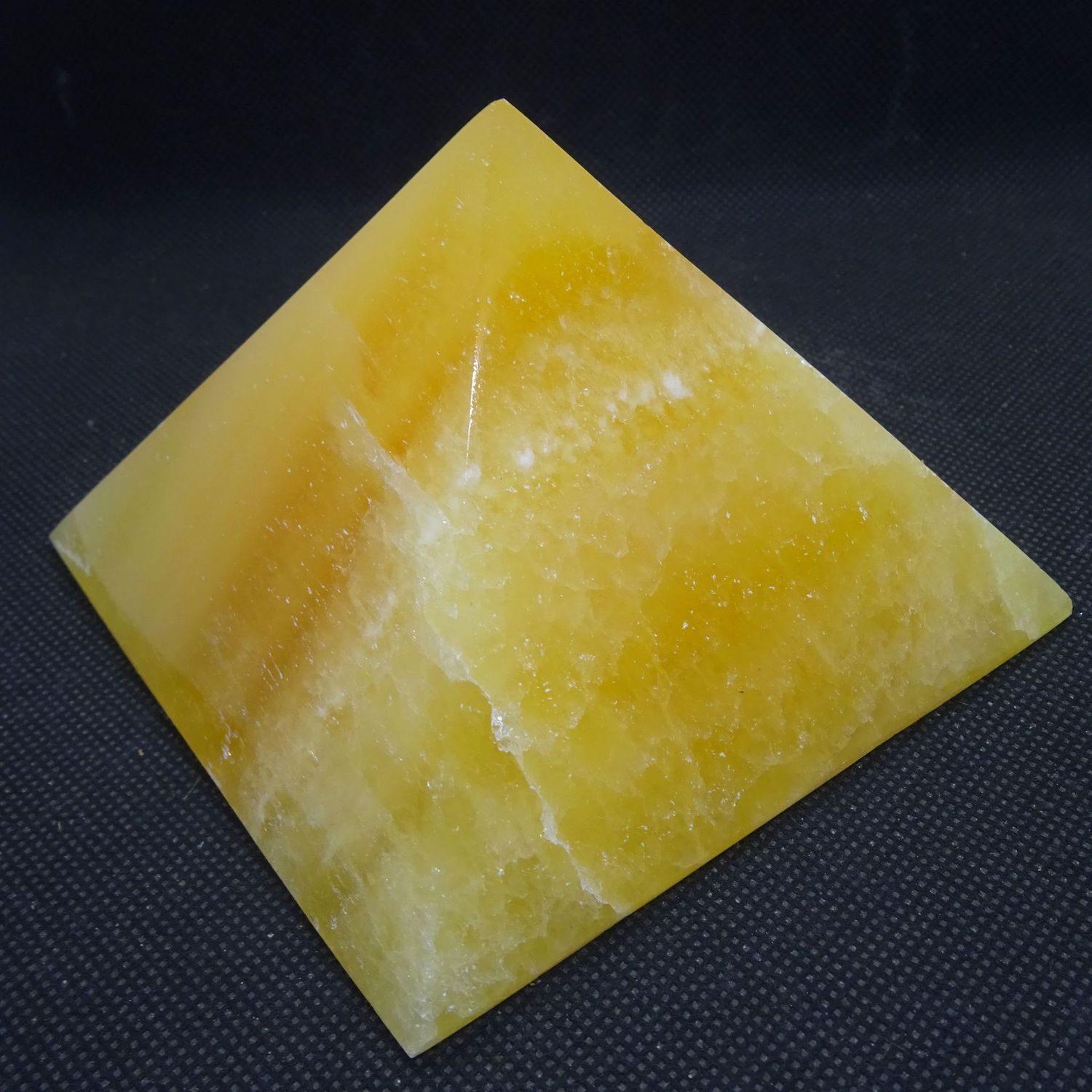 Kristall Pyramide: Orangencalcit 2