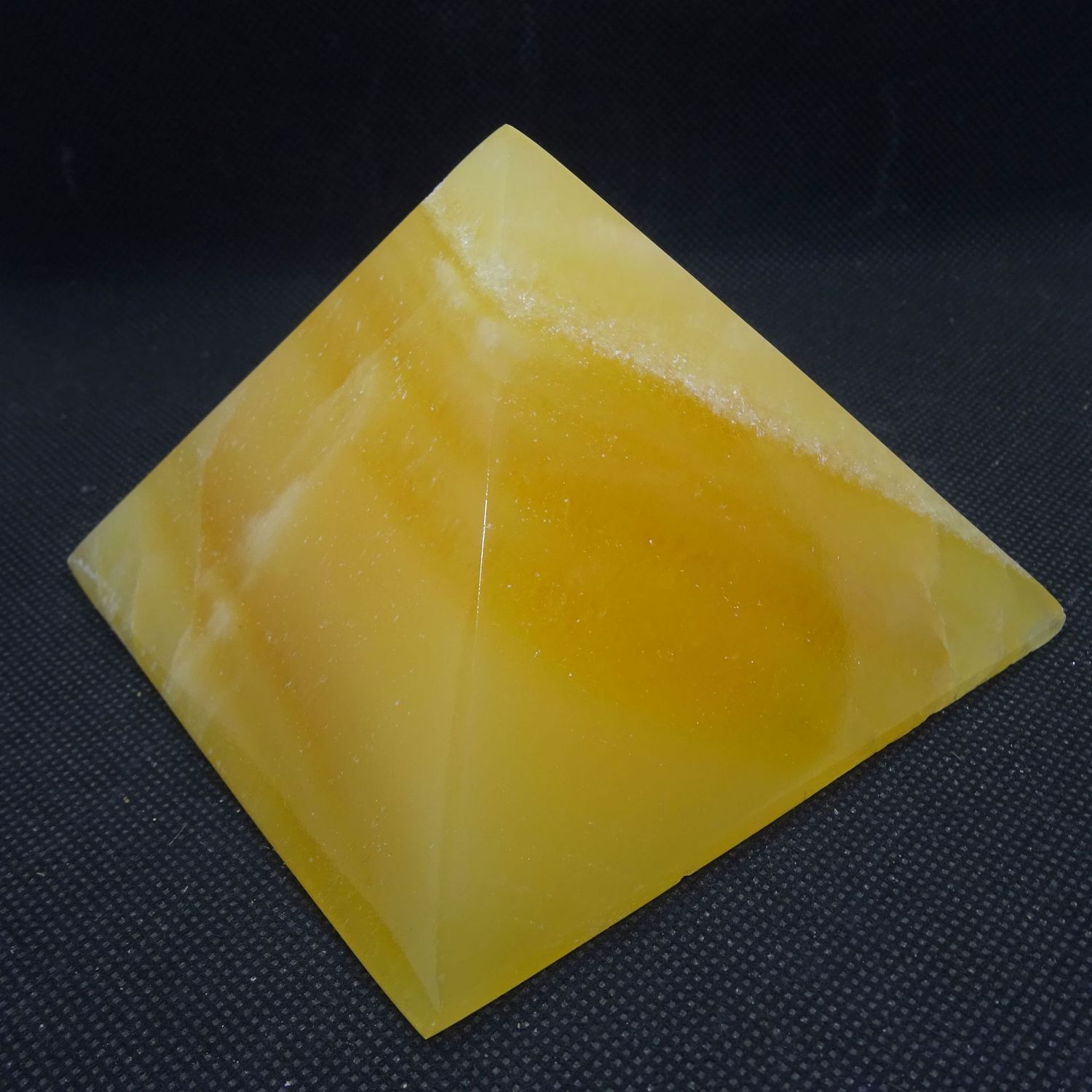 Kristall Pyramide: Orangencalcit 3