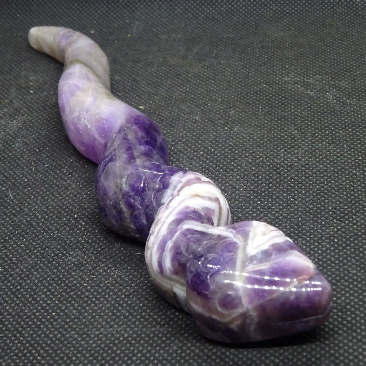 Krafttier: Schlange aus Chevron Amethyst