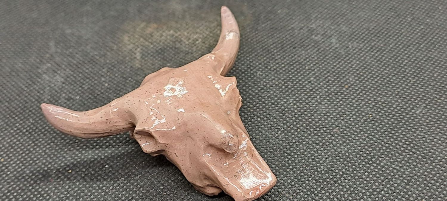 Kristallschädel: Büffelschädel aus Rhodonit 1