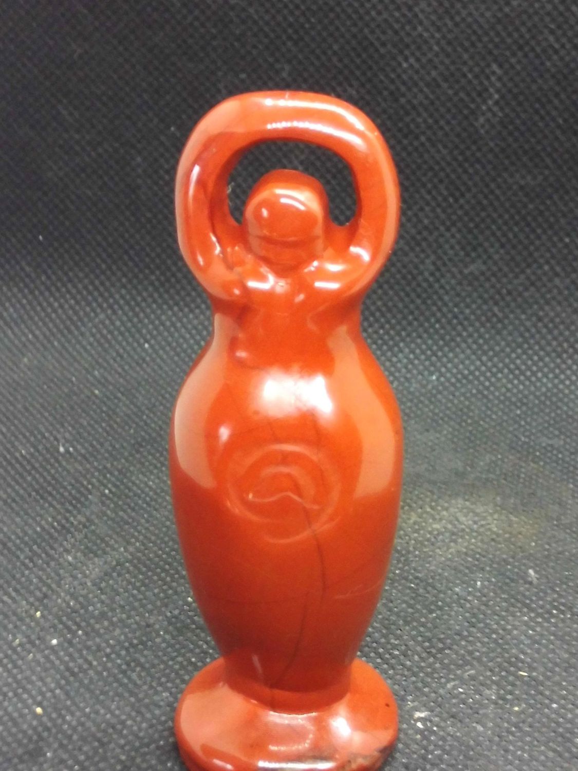 Göttin: Urgöttin mit Spirale aus Jaspis 2 Göttin: Urgöttin mit Spirale aus Jaspis 2