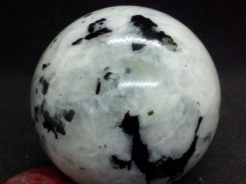 Kristallkugel: Mondstein/weißer Labradorit 3 Kristallkugel: Mondstein/weißer Labradorit 3