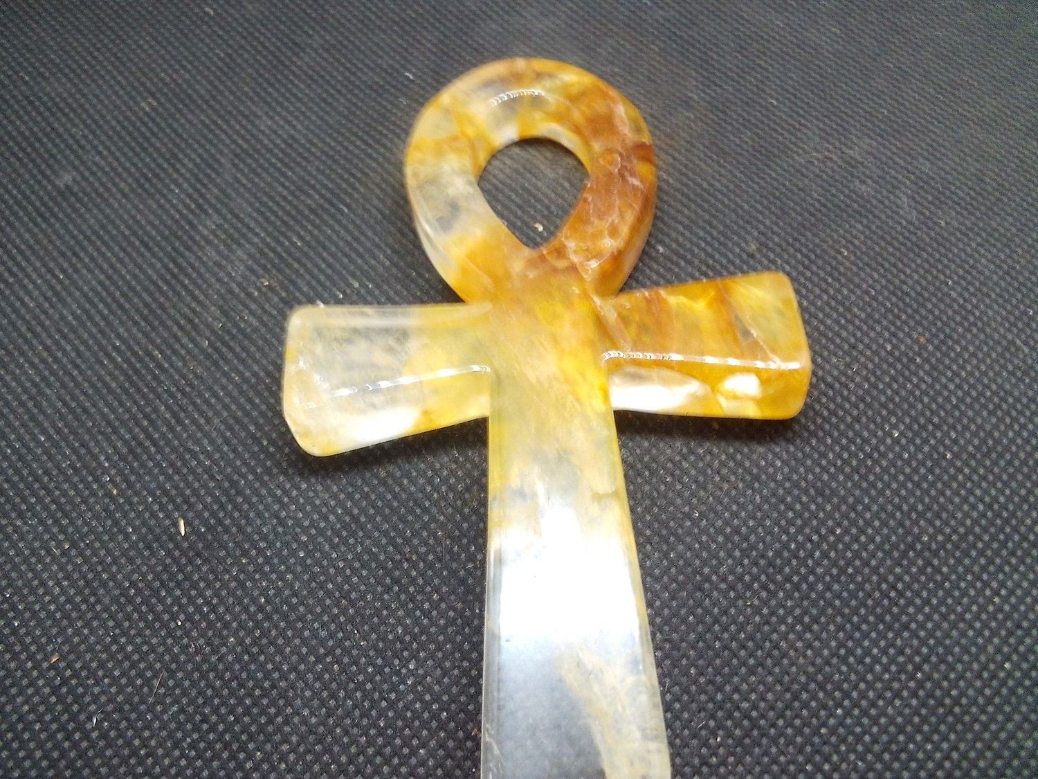 Symbol: Ankh aus Golden Healer Quarz 1