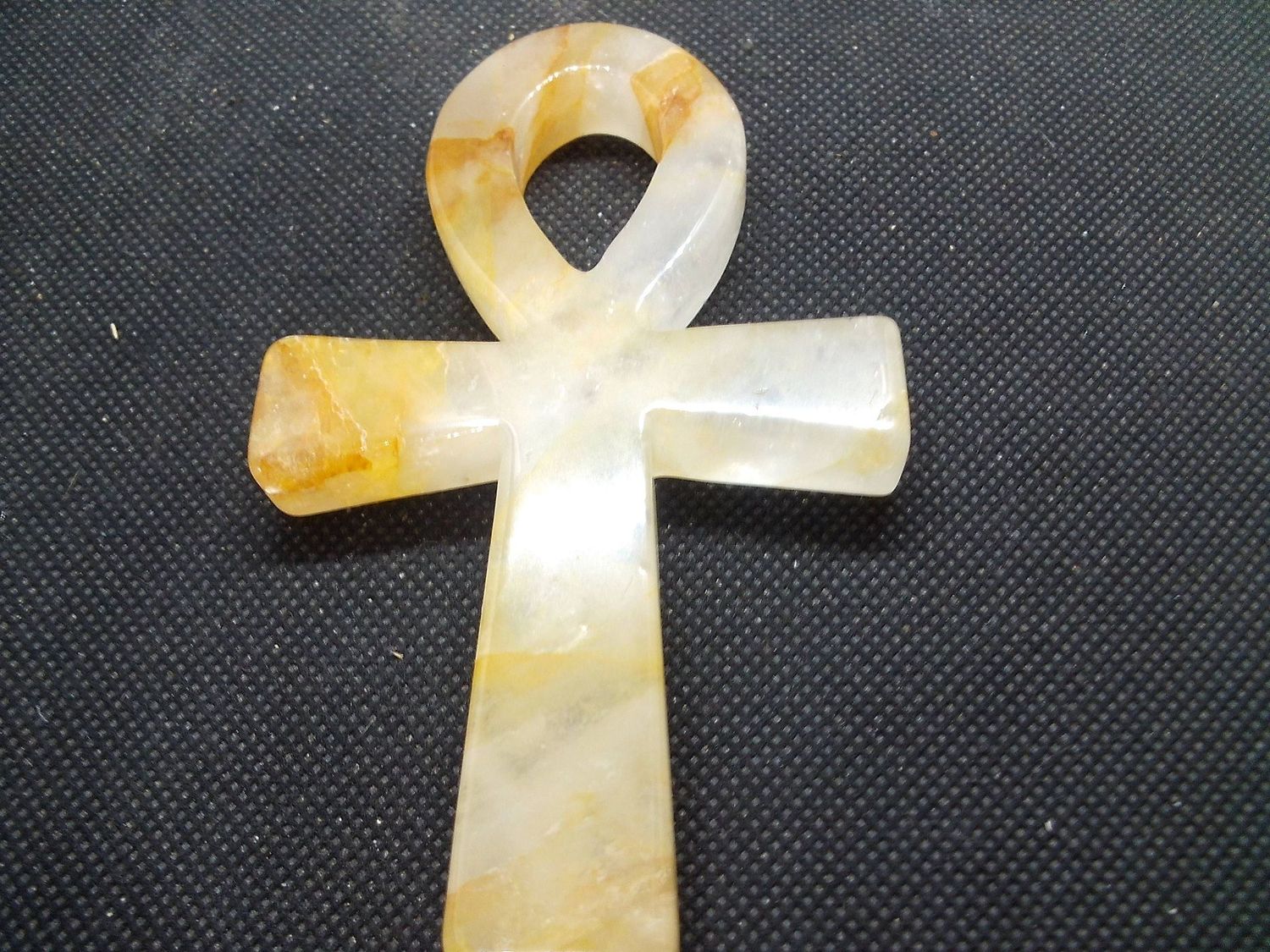 Symbol: Ankh aus Golden Healer Quarz 2