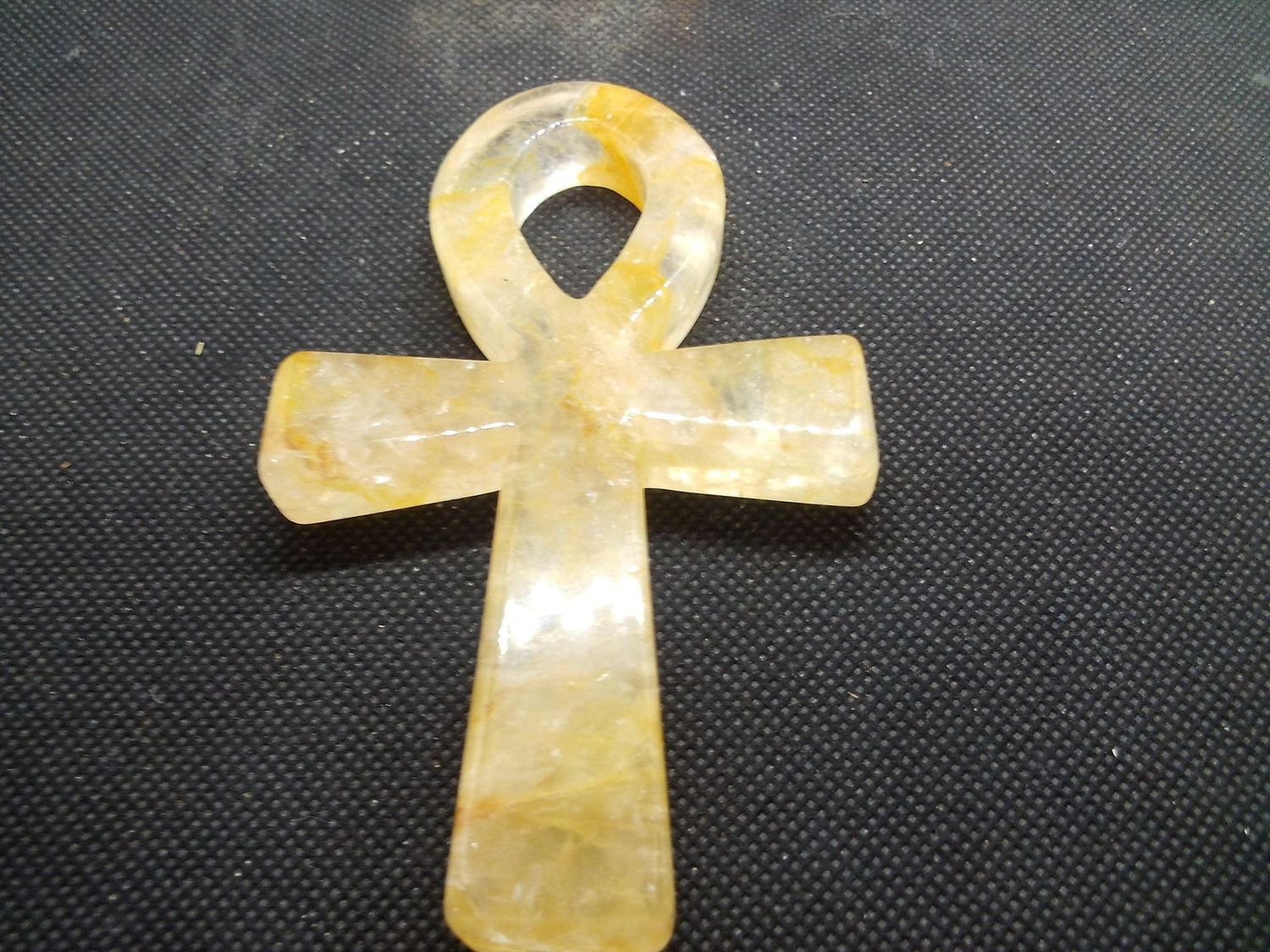 Symbol: Ankh aus Golden Healer Quarz 3