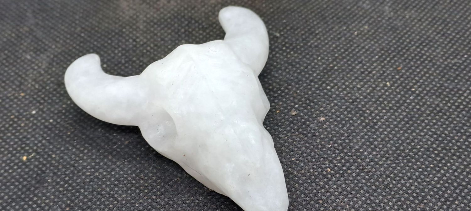 Kristallschädel: Büffelschädel aus Bergkristall