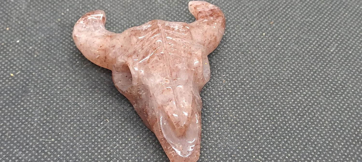 Kristallschädel: Büffelschädel aus Muskovit