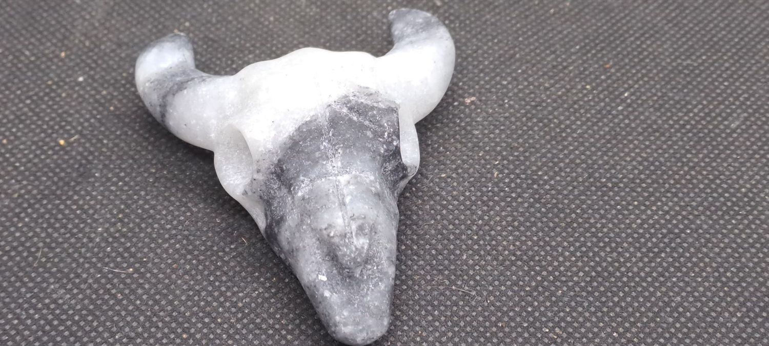 Kristallschädel: Büffelschädel aus unbekanntem Stein