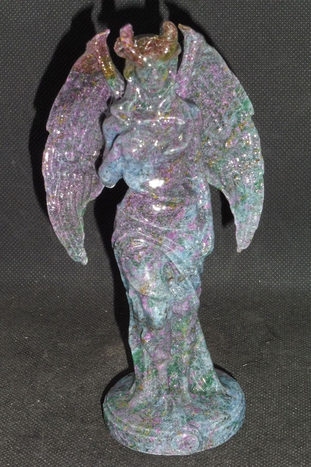 Göttin: Lilith aus Rubin, Fuchsit in Muttergestein 3