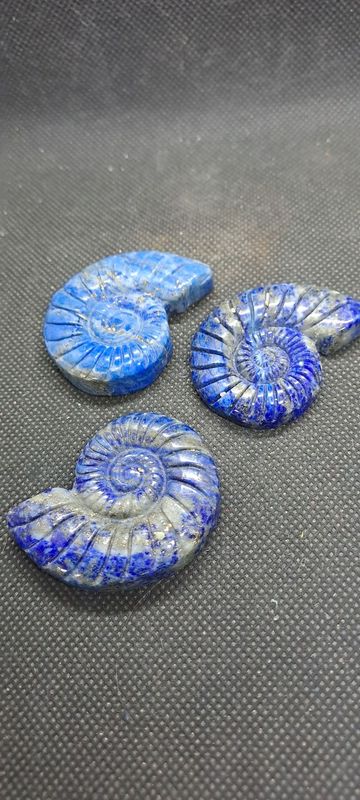 Krafttier: Schnecken Spirale aus Lapis Lazuli Krafttier: Schnecken Spirale aus Lapis Lazuli