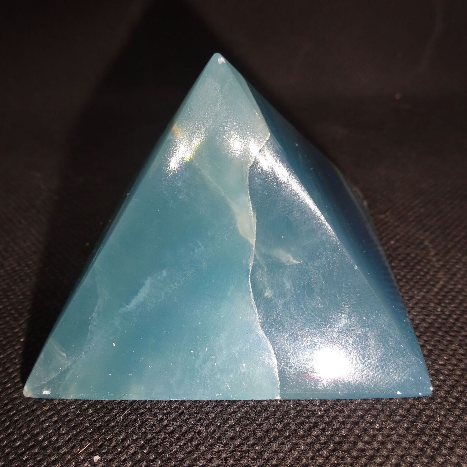 Kristall Pyramide: Onyx Marmor Kristall Pyramide: Onyx Marmor