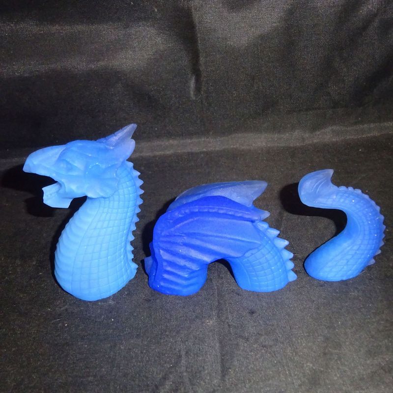 Drache:  drei geteiler Drache aus Opalglas