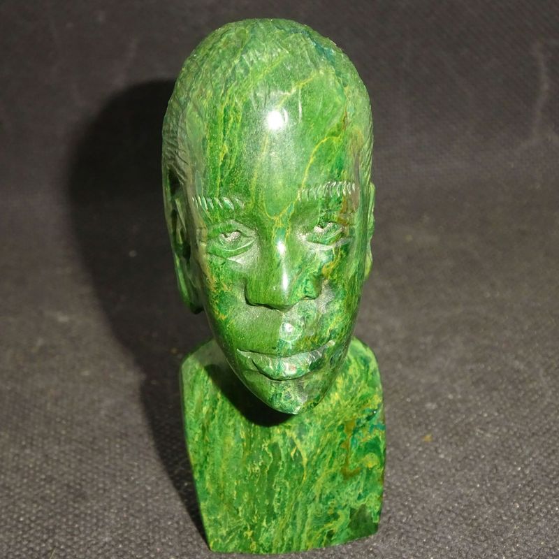 Kristallschädel Büste: Verdit 2