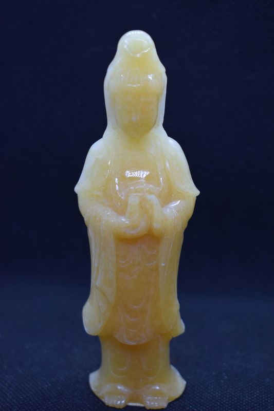 Göttin: Kwan Ying aus Orangencalcit