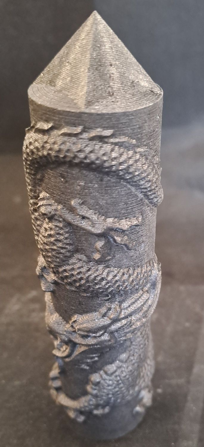 Krafttier: Drache im Turm aus Schungit