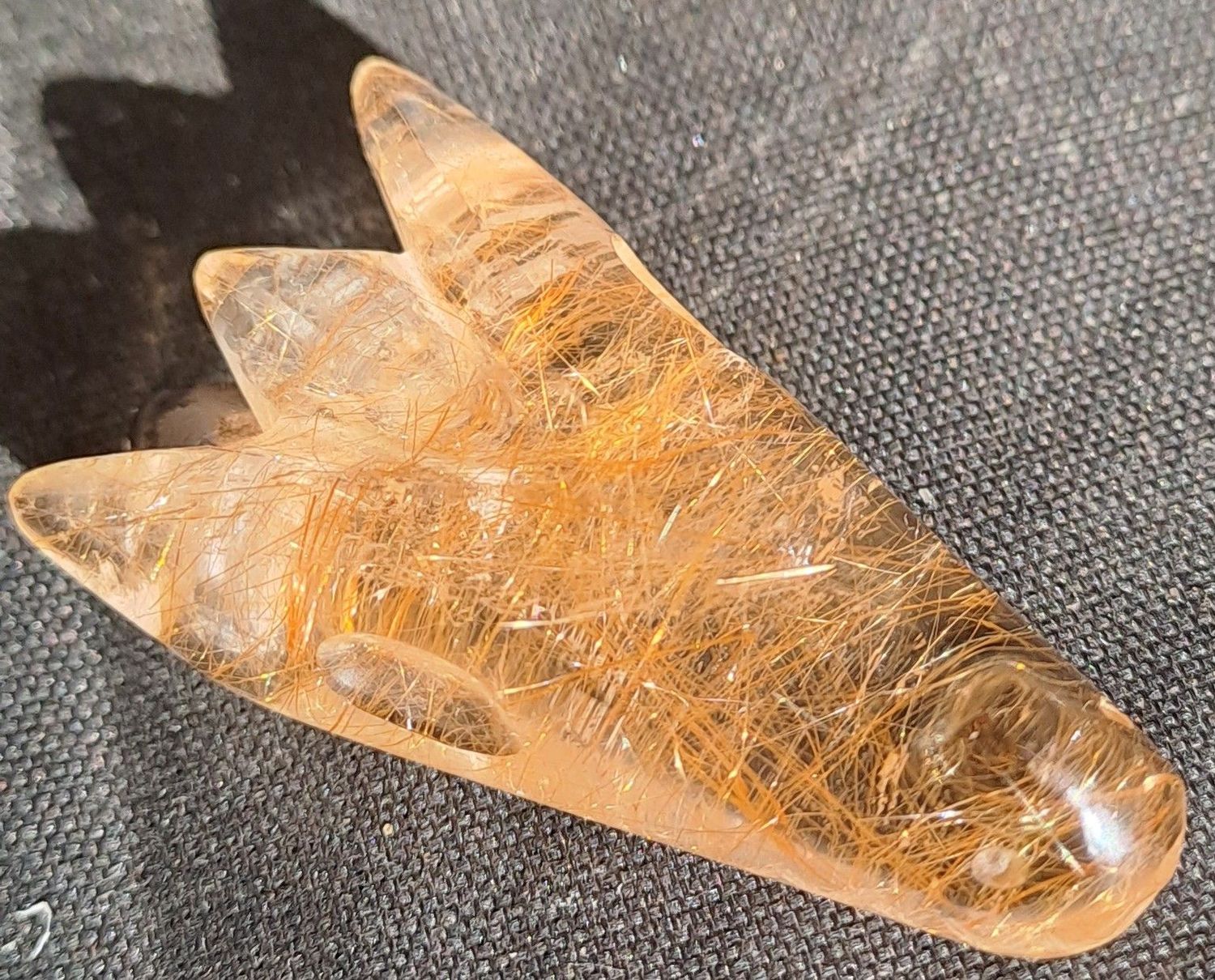 Drache: Anhänger aus Goldrutil