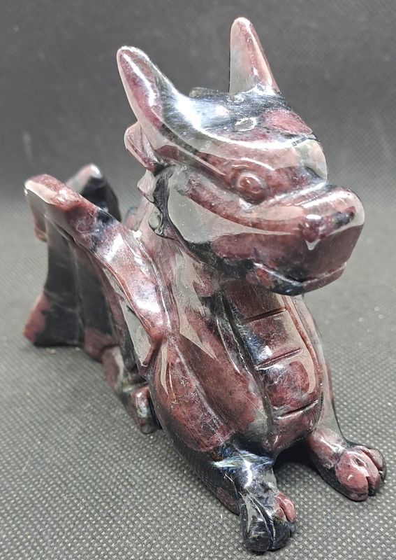 Ganzkörperdrache: Granat in Muttergestein 1