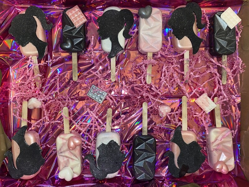 Theme cakesicles