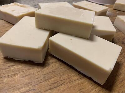 SOOTHE - Goats Milk &amp; Tallow Soap Bar - Lavender &amp; chamomile