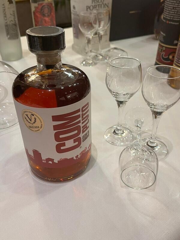 LICOR DE GUINDAS COMPLVTO 28º 70CL