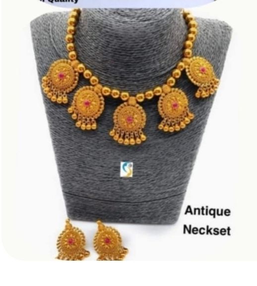 Gold necklace  set