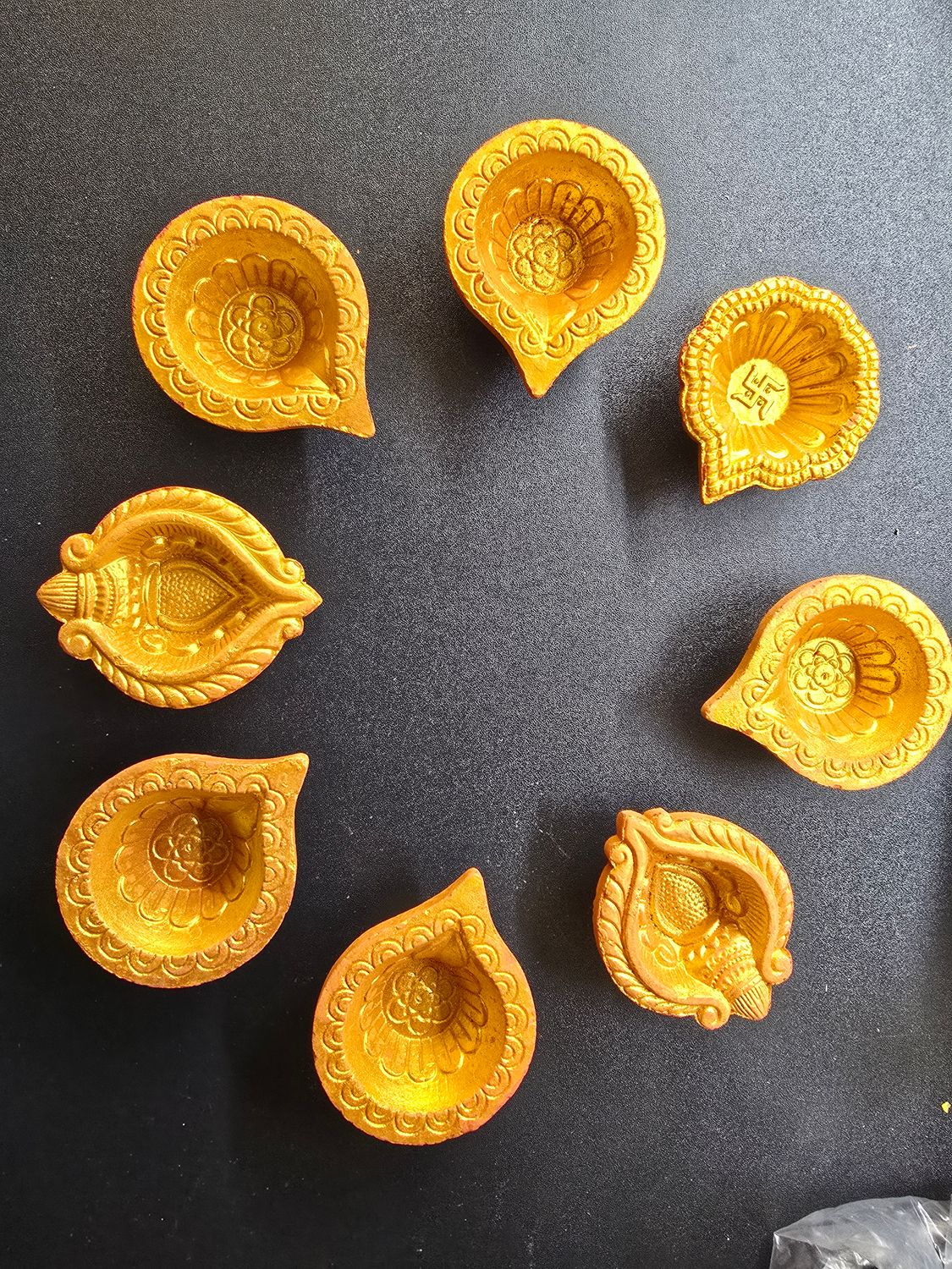 Clay Diyas