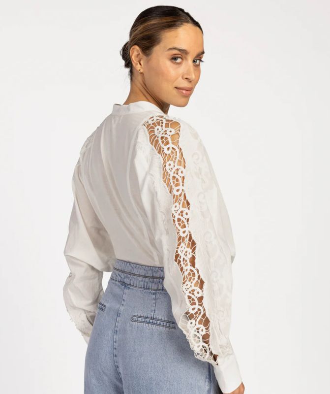 INDIES blouse off-white Aaiko